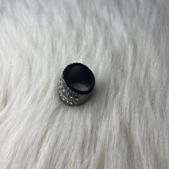 Elegant Black and Silver Women's Ring - Picture 3 of 3